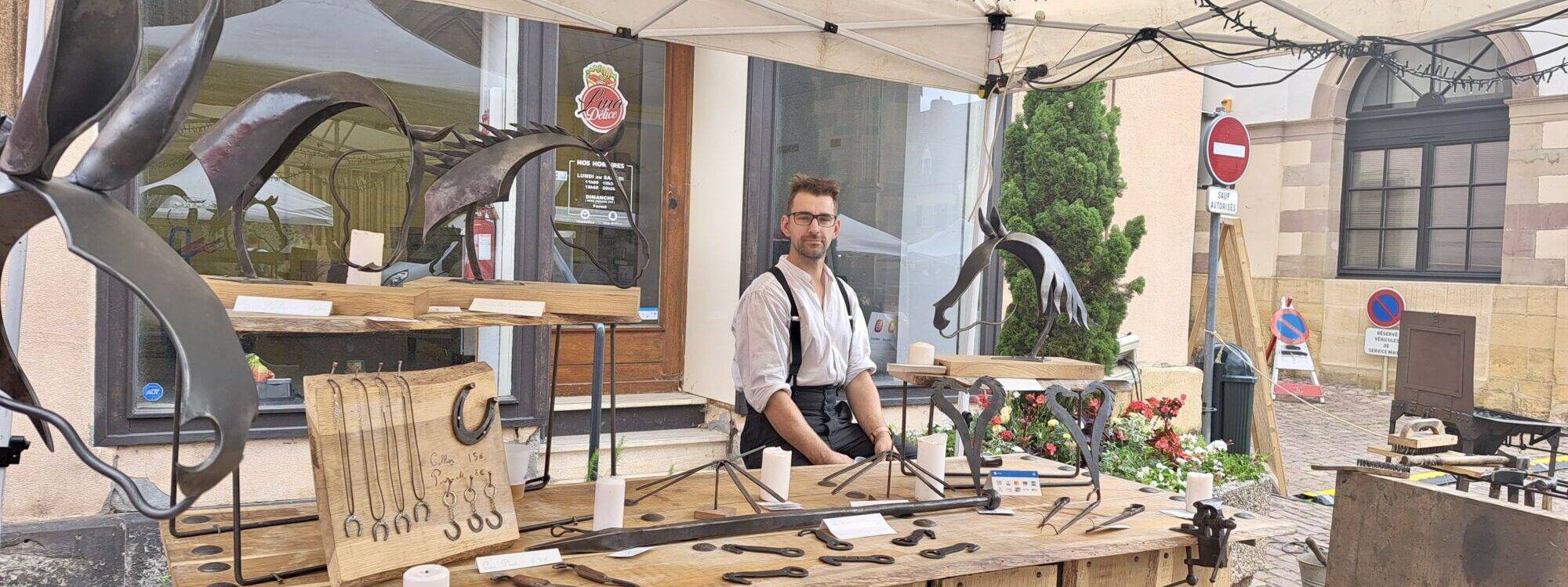Le sculpteur Nicolas Sledziona, ses œuvres et son savoir-faire présent à la Fête de la Sorcière de Rouffach 2025 Saint-Louis